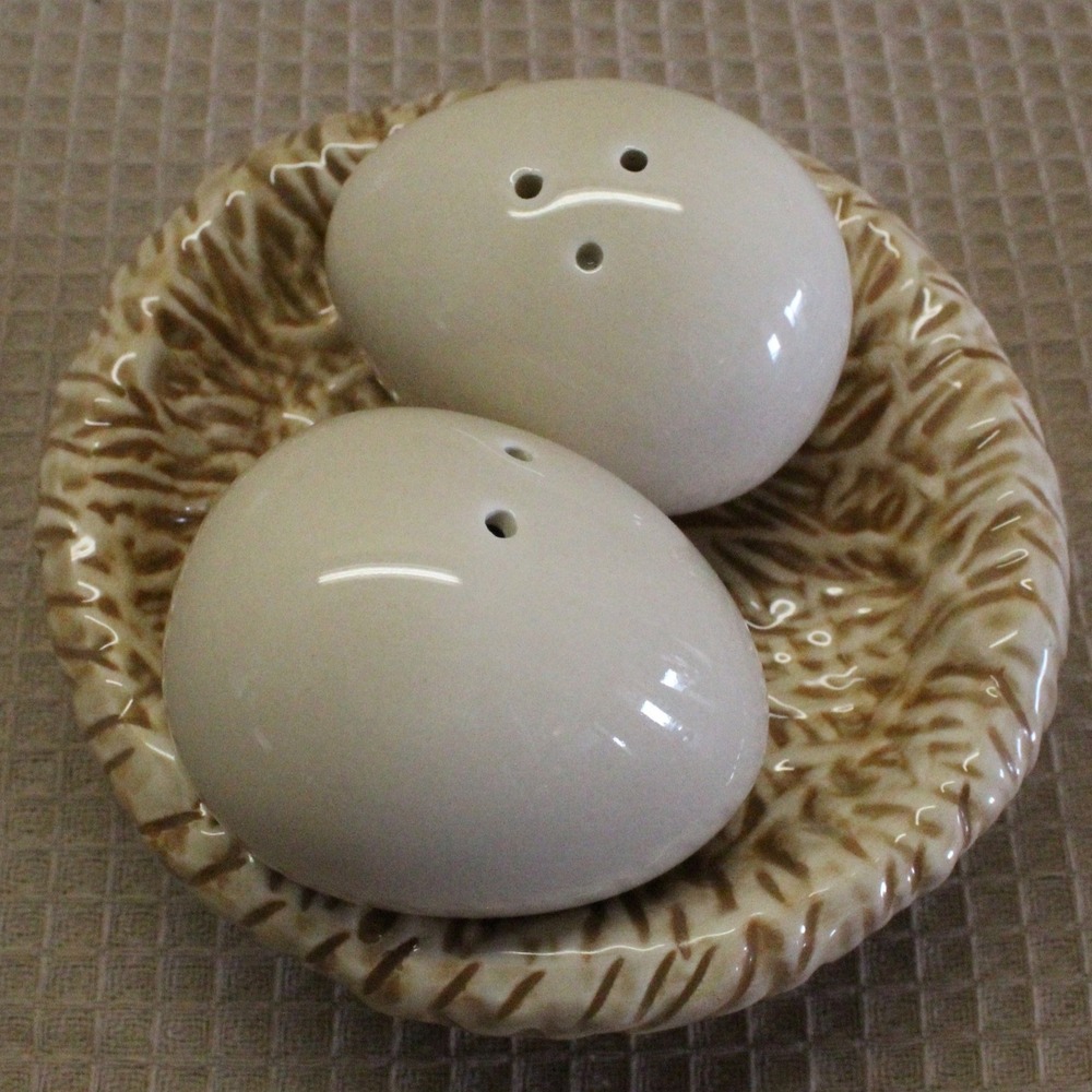 Sakura Ceramic Egg Salt and Pepper Shakers in Nest Basket Farmhouse Cottagecore